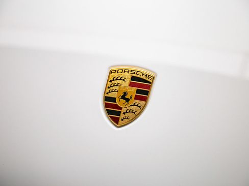 Certified 2025 Porsche Macan AWD/4WD image 12