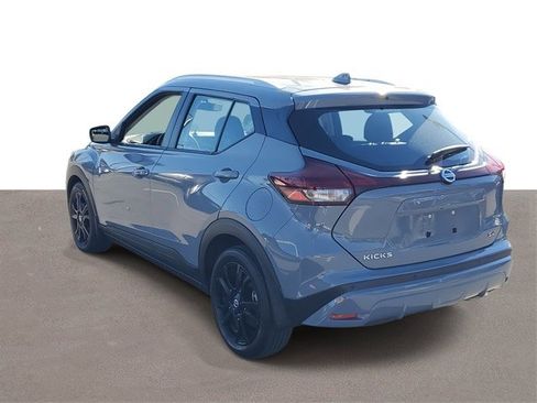 Used 2021 Nissan Kicks SV image 3