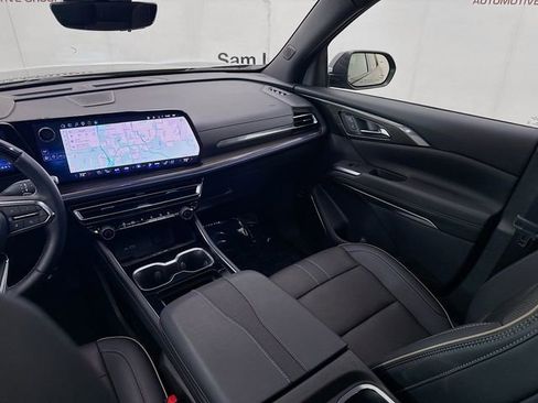 Used 2025 Chevrolet Traverse High Country w/ LPO, Floor Liner Package AWD/4WD image 26