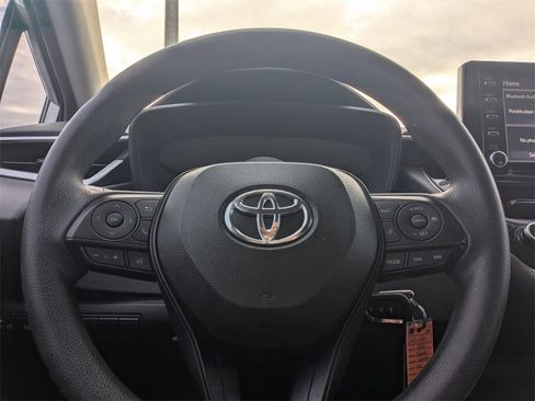 Used 2021 Toyota Corolla LE image 20