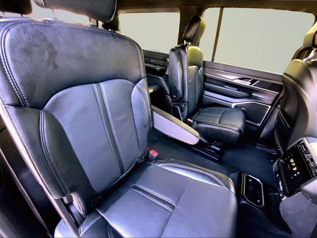 Used 2024 Jeep Wagoneer Series II AWD/4WD image 32