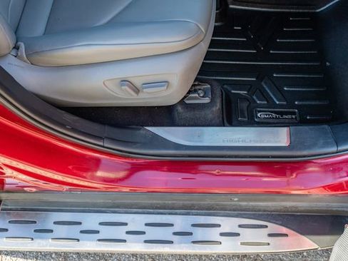 Used 2022 Toyota Highlander XLE image 46