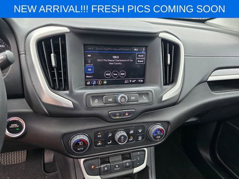 Used 2023 GMC Terrain SLE w/ Driver Convenience Package image 11