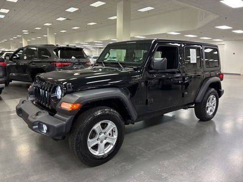 Used 2022 Jeep Wrangler Unlimited Sport AWD/4WD image 3