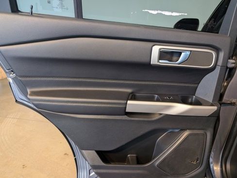 Used 2022 Ford Explorer XLT w/ Equipment Group 202A image 17
