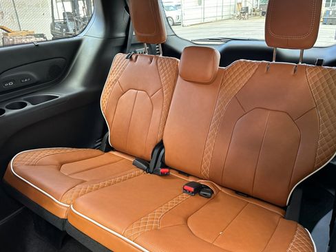 New 2026 Chrysler Pacifica Pinnacle w/ Trailer Tow Group image 16