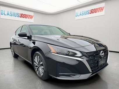 Used 2023 Nissan Altima 2.5 SV