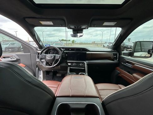 Used 2024 GMC Sierra 2500 Denali Ultimate w/ Max Trailering Package AWD/4WD image 9
