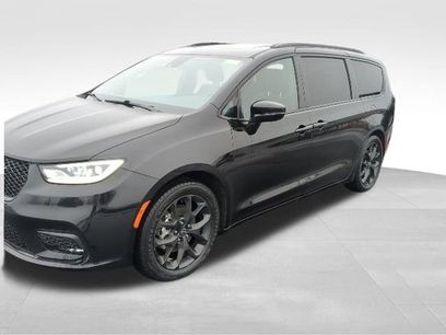 Used 2025 Chrysler Pacifica Limited