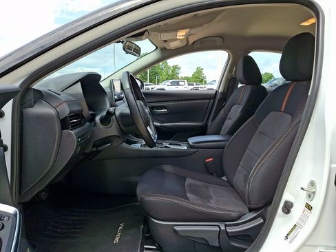 Used 2025 Nissan Sentra SR FWD image 13
