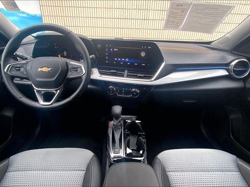 Used 2025 Chevrolet Trax LT w/ LT Convenience Package image 15