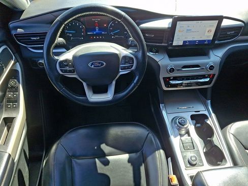 Used 2021 Ford Explorer XLT w/ Equipment Group 202A image 12