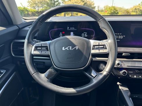 Used 2023 Kia Telluride LX FWD image 27