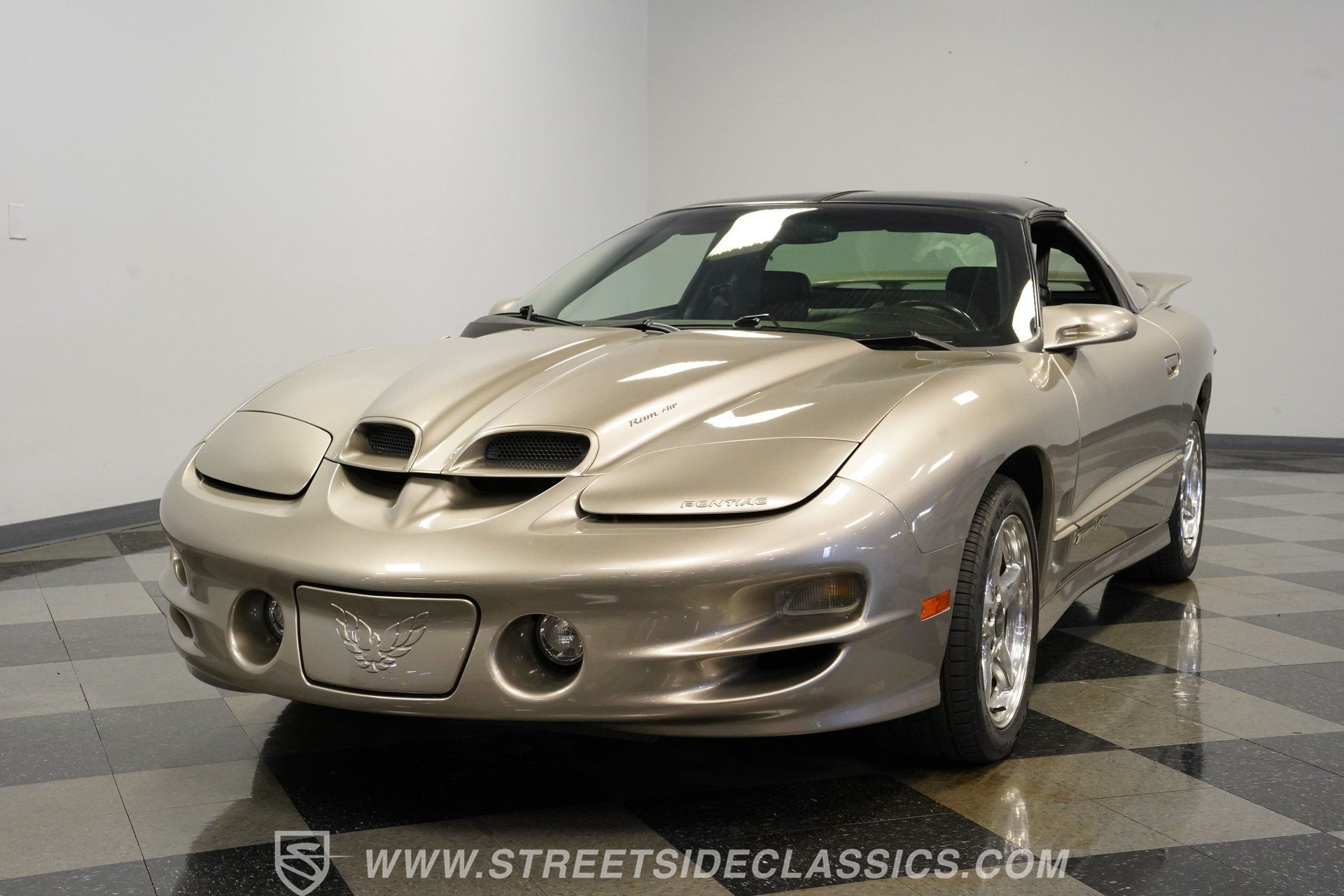 Used 2001 Pontiac Firebird Trans Am RWD image 19