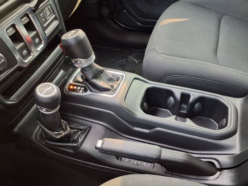 Used 2022 Jeep Wrangler Sport AWD/4WD image 7