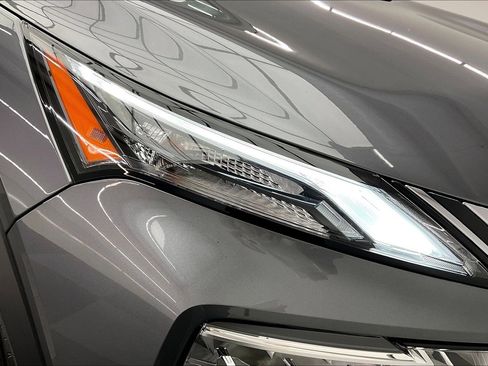 Used 2023 Nissan Rogue SV image 28