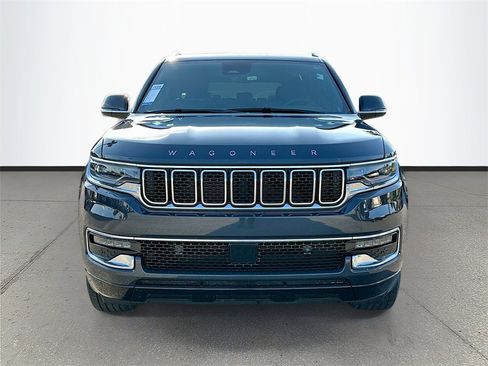 Used 2023 Jeep Wagoneer 4WD image 2