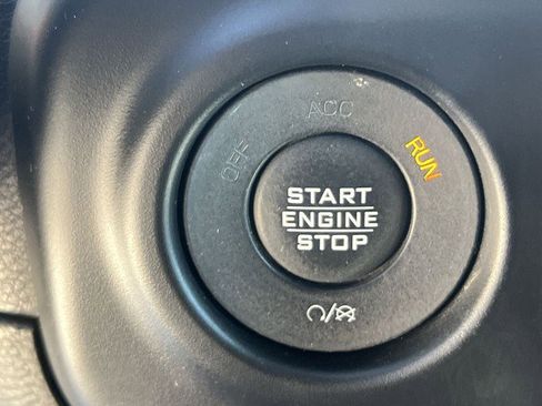 Used 2020 Jeep Wrangler Unlimited Sahara image 16