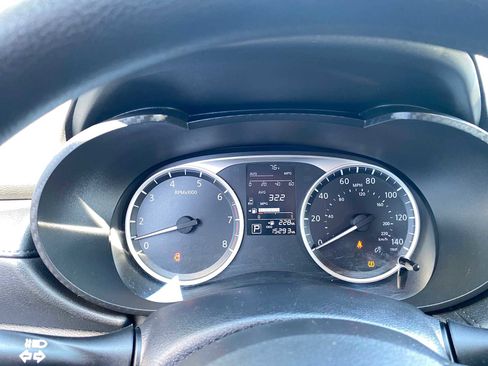 Used 2024 Nissan Versa S w/ Trunk Package image 15