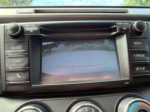 Used 2018 Toyota RAV4 LE AWD/4WD image 23
