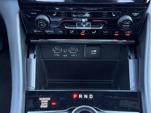 New 2025 Jeep Grand Cherokee Limited w/ Black Appearance Package image 16