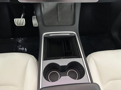 Used 2022 Tesla Model Y Performance AWD/4WD image 17