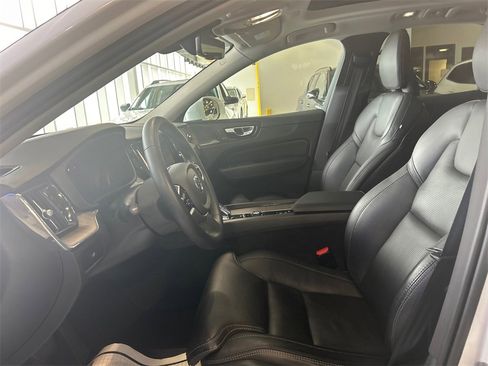 Certified 2023 Volvo XC60 B5 Ultimate w/ Climate Package image 10