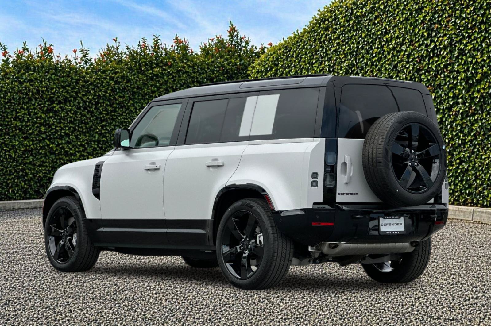 New 2026 Land Rover Defender 110 X-Dynamic SE AWD/4WD image 4