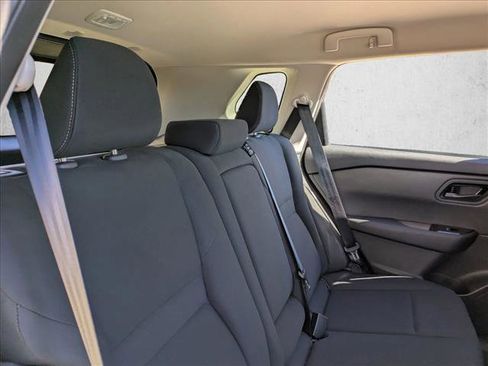 Used 2025 Nissan Rogue S image 19