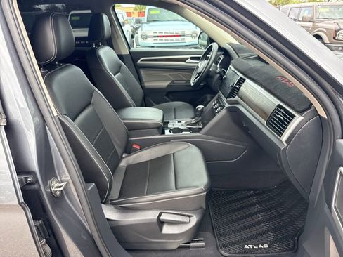 Used 2023 Volkswagen Atlas SE w/ Panoramic Sunroof Package image 26