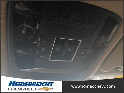 Used 2022 Kia Carnival SX Prestige image 27