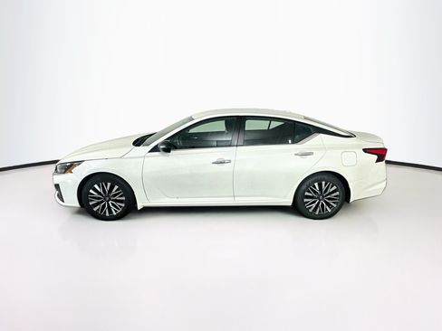 Used 2024 Nissan Altima 2.5 SV FWD image 4