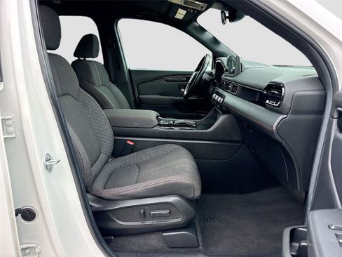 Certified 2025 Honda Pilot Sport image 32