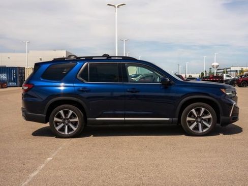 Used 2025 Honda Pilot Touring image 8