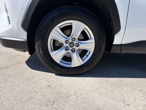 Used 2020 Toyota RAV4 XLE w/ Convenience Package FWD image 11