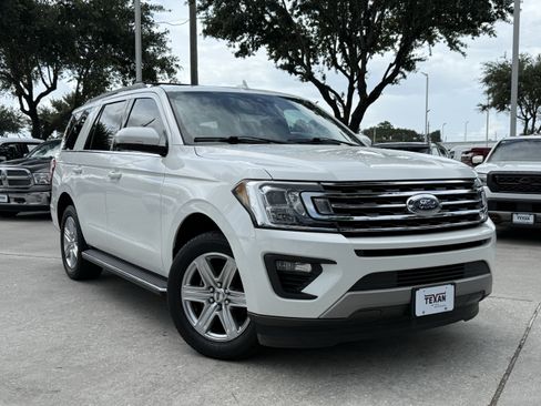 Used 2021 Ford Expedition XLT RWD image 2