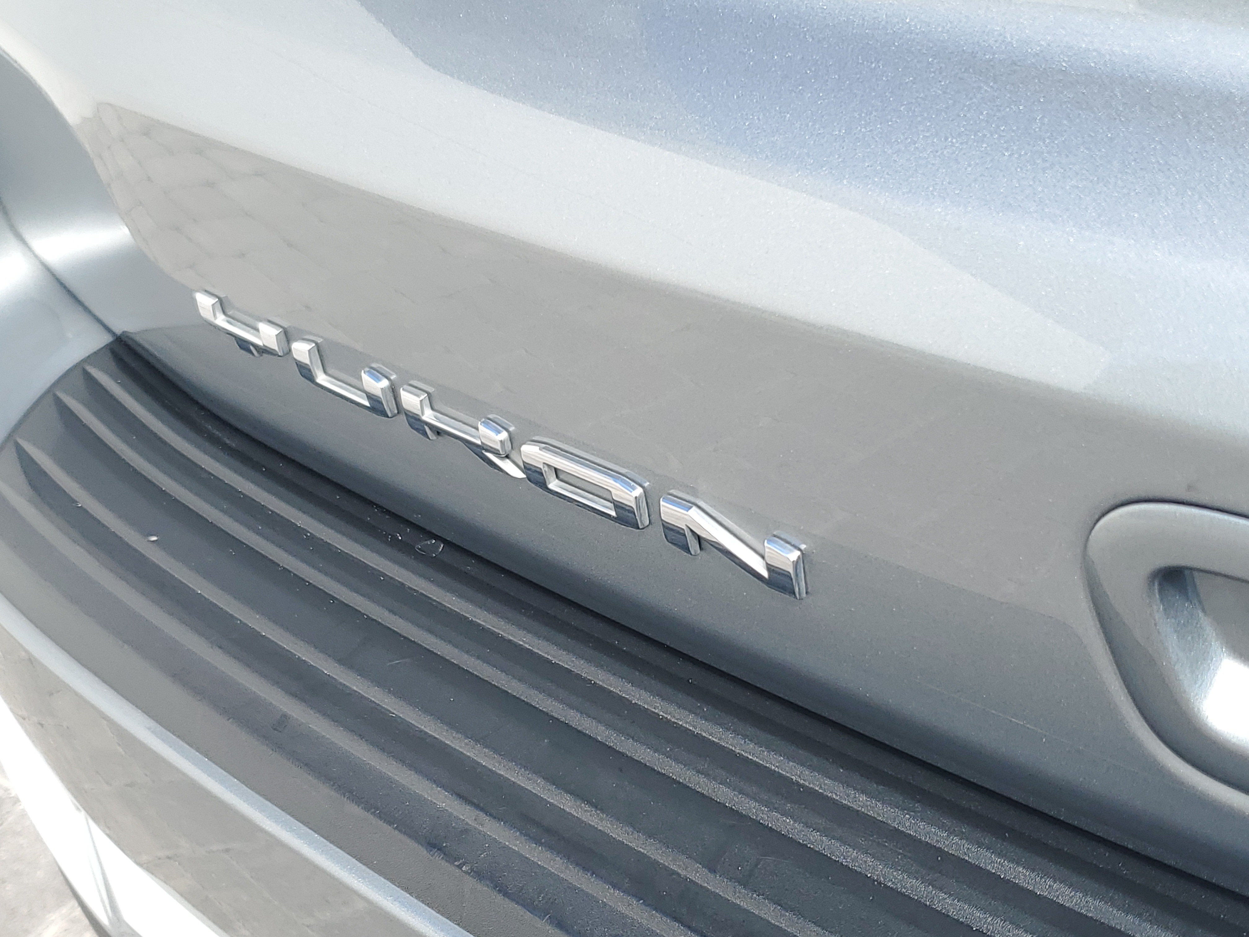 Used 2025 GMC Yukon XL Denali AWD/4WD image 10