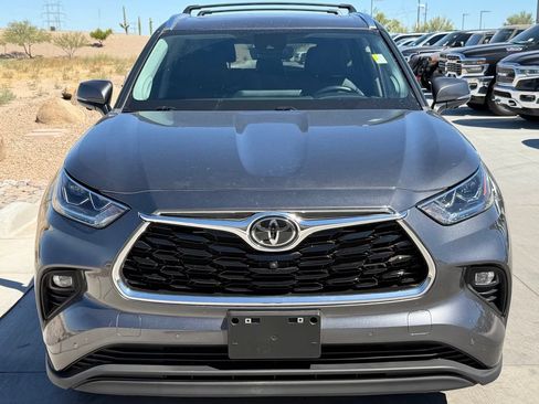 Used 2024 Toyota Highlander Limited FWD image 3