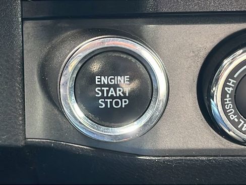 Used 2020 Toyota Tacoma TRD Off-Road w/ Technology Package AWD/4WD image 23