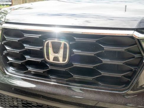 Used 2024 Honda Pilot Touring image 15