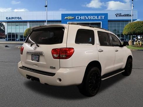Used 2016 Toyota Sequoia Platinum image 2
