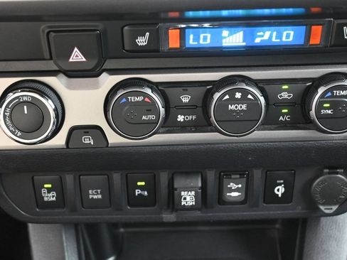 Used 2019 Toyota Tacoma Limited AWD/4WD image 22