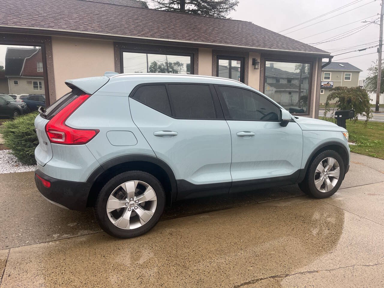 Used 2019 Volvo XC40 T5 Momentum AWD/4WD image 2
