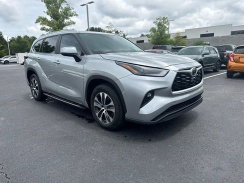 Used 2023 Toyota Highlander XLE FWD image 7