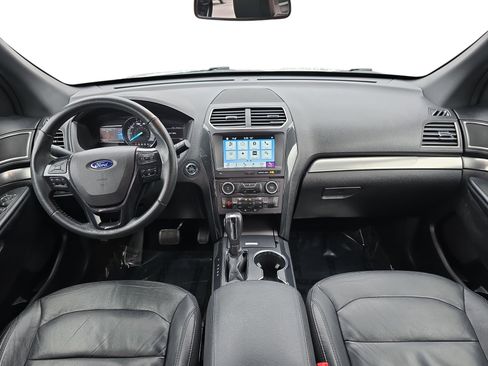 Used 2018 Ford Explorer XLT w/ Equipment Group 202A image 9