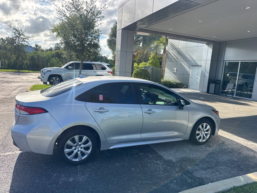 Used 2024 Toyota Corolla LE FWD image 3