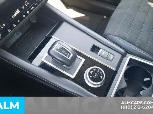 Used 2024 Mitsubishi Outlander SE AWD/4WD image 11