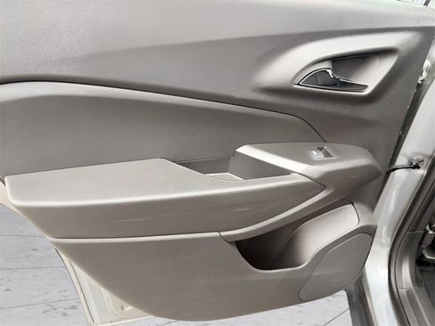 Used 2025 Chevrolet Trax RS w/ Driver Confidence Package image 32