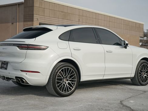 Used 2020 Porsche Cayenne S image 4