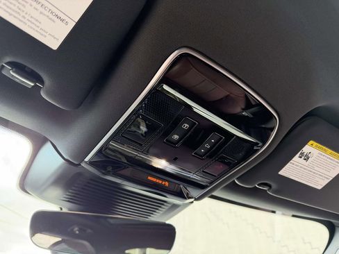 Used 2025 Land Rover Range Rover Sport Dynamic SE image 34